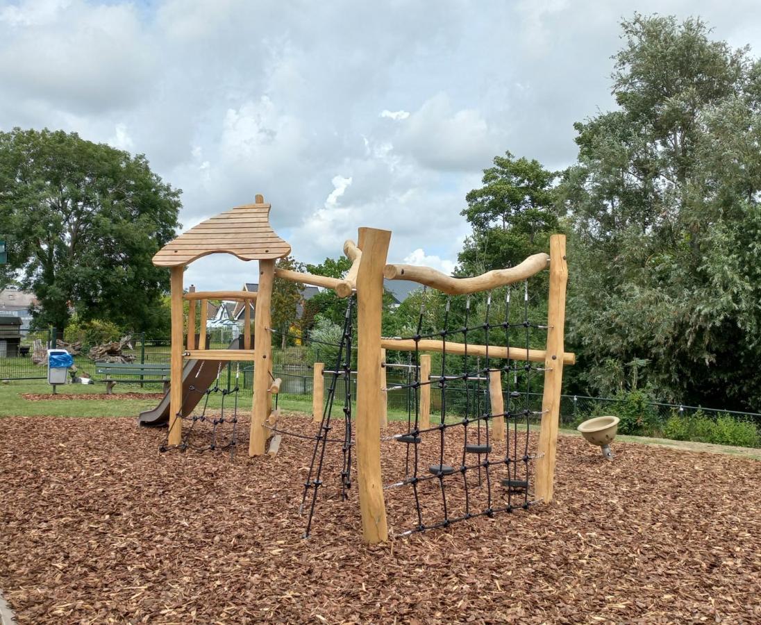 Huisje Finn, Met Grote Tuin En Veel Privacy Dirkshorn Exterior photo