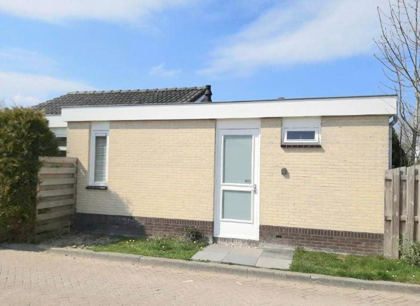 Huisje Finn, Met Grote Tuin En Veel Privacy Dirkshorn Exterior photo